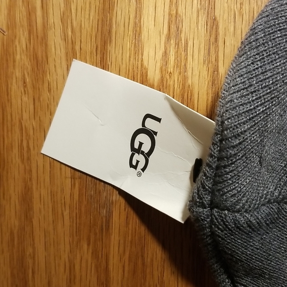 UGG WINTER HAT - Picture 3 of 5